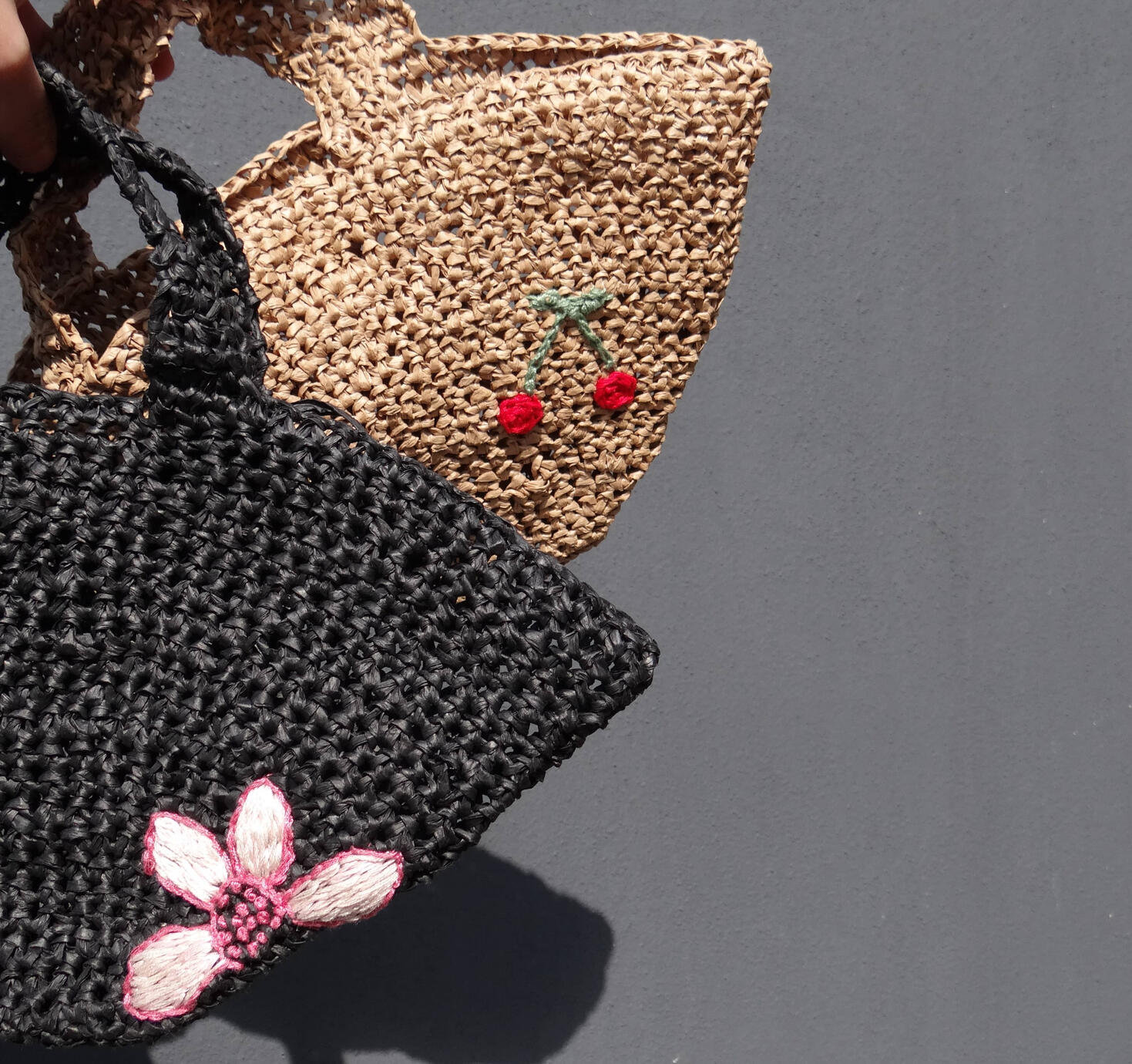 Modèles brodés: couleurs noir et sable claire